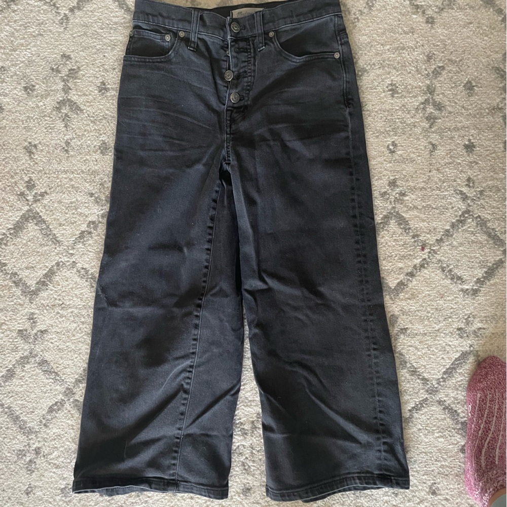 Wide leg cropped jeans